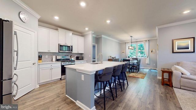 172 LAQUINTA DR, Egg Harbor Township, NJ 08234