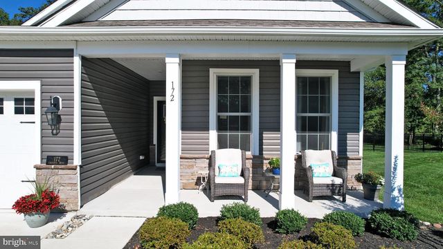 172 LAQUINTA DR, Egg Harbor Township, NJ 08234