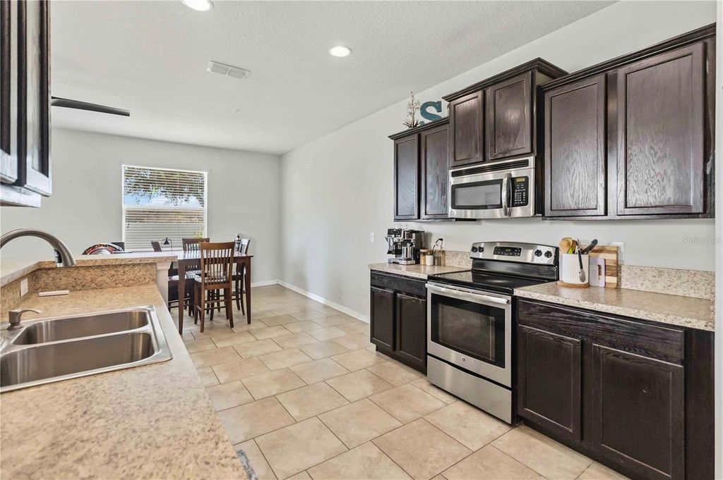 Image 11 of property listing at 6560 S GOLDENROD ROAD 79C, Orlando, FL 32822