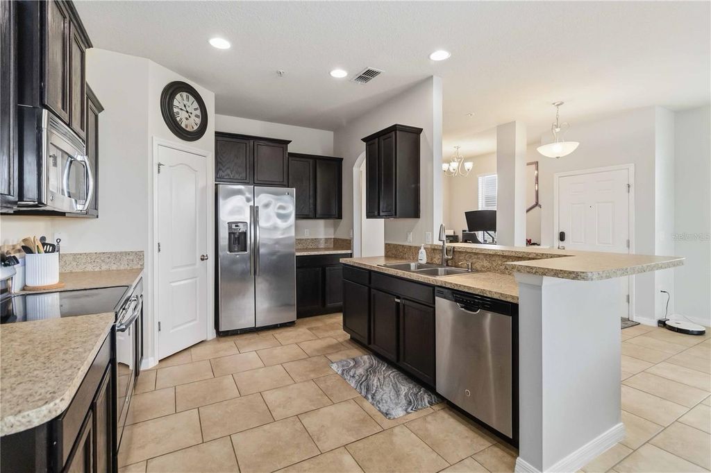 Image 13 of property listing at 6560 S GOLDENROD ROAD 79C, Orlando, FL 32822