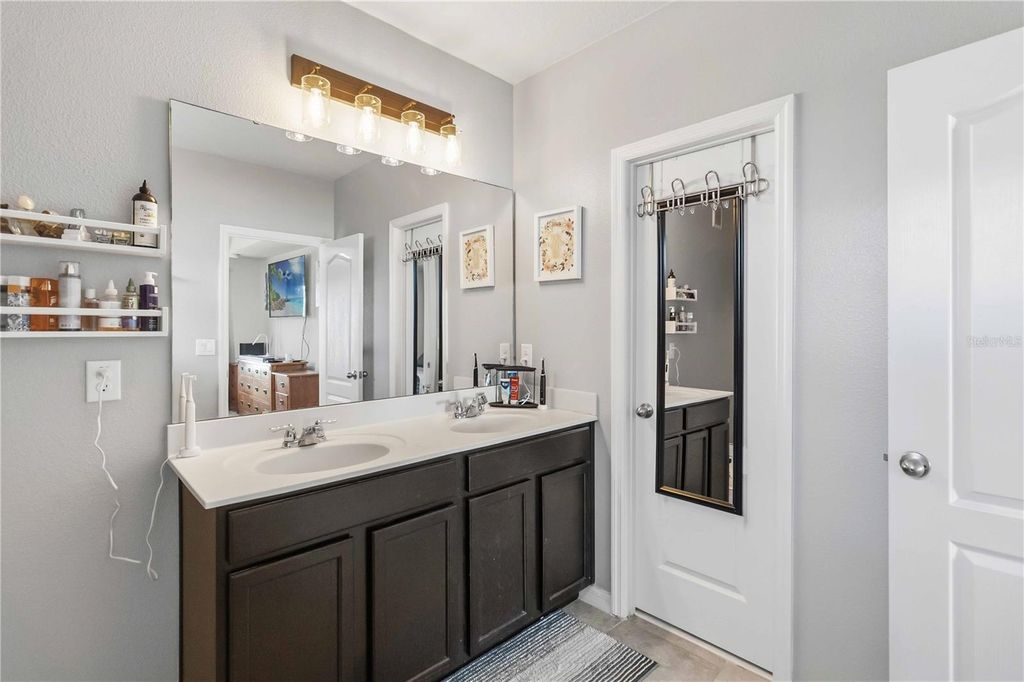 Image 22 of property listing at 6560 S GOLDENROD ROAD 79C, Orlando, FL 32822