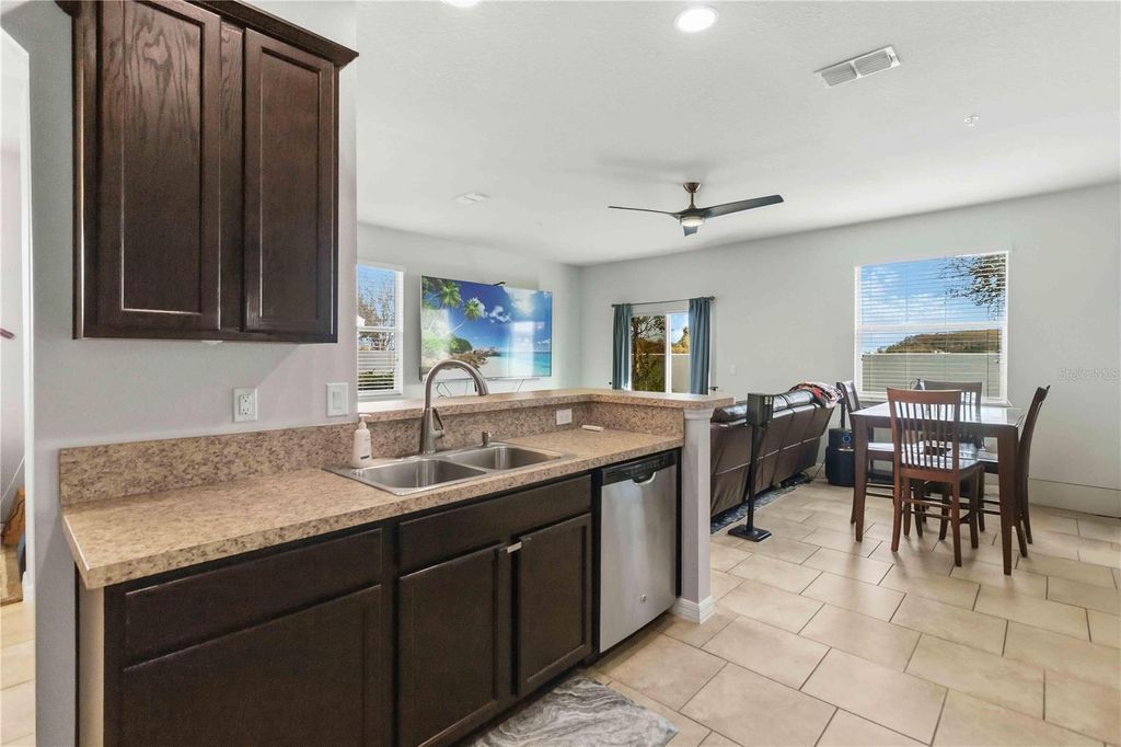 Image 10 of property listing at 6560 S GOLDENROD ROAD 79C, Orlando, FL 32822