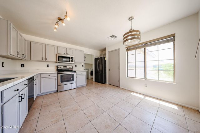 1098 E NARDINI Street, San Tan Valley, AZ 85140