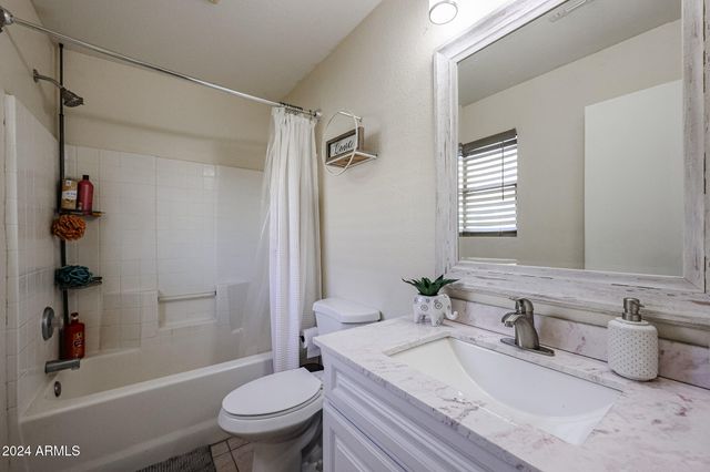 1098 E NARDINI Street, San Tan Valley, AZ 85140