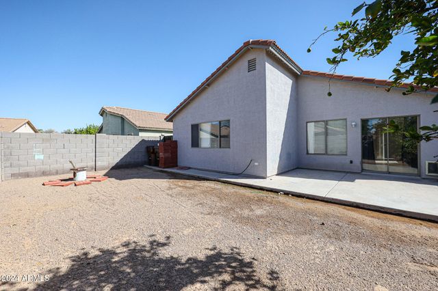1098 E NARDINI Street, San Tan Valley, AZ 85140