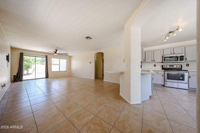 1098 E NARDINI Street, San Tan Valley, AZ 85140