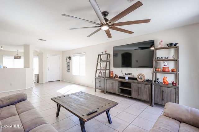 1098 E NARDINI Street, San Tan Valley, AZ 85140