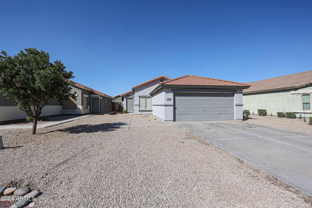 1098 E NARDINI Street, San Tan Valley, AZ 85140