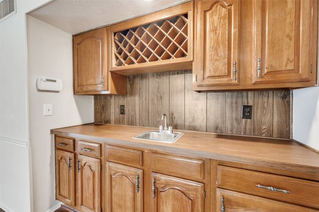 4708 Woodfield Drive, Arlington, TX 76016
