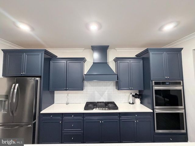 1904 WATERS LANDING DR, Essex, MD 21221