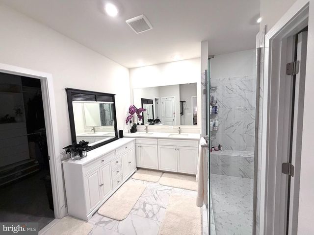 1904 WATERS LANDING DR, Essex, MD 21221
