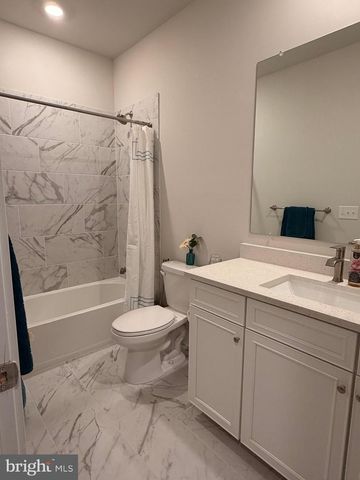 1904 WATERS LANDING DR, Essex, MD 21221