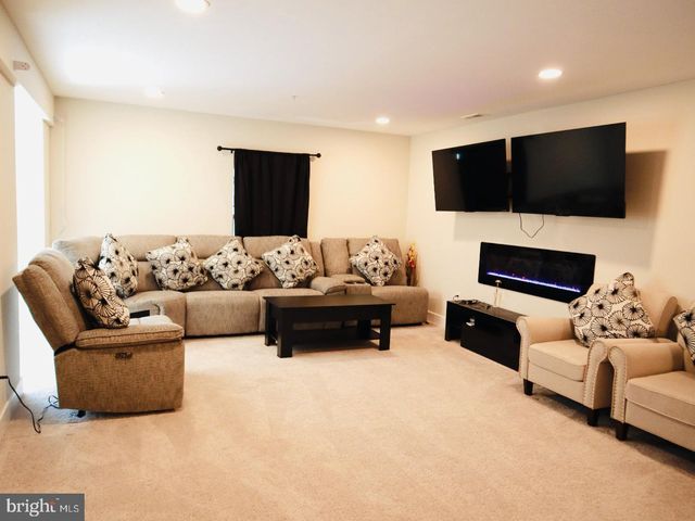 1904 WATERS LANDING DR, Essex, MD 21221