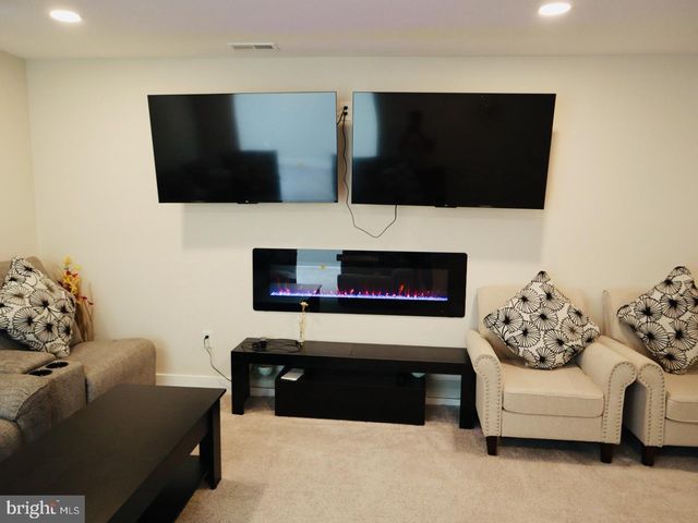 1904 WATERS LANDING DR, Essex, MD 21221