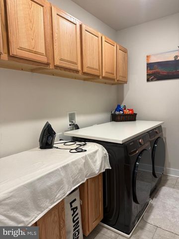 1904 WATERS LANDING DR, Essex, MD 21221