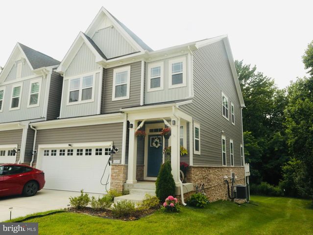 1904 WATERS LANDING DR, Essex, MD 21221