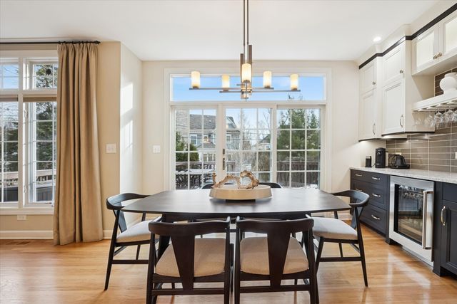 15 Gilbert Avenue, Clarendon Hills, IL 60514