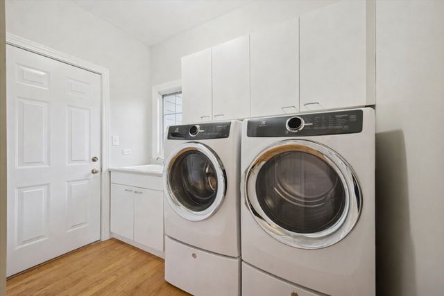 15 Gilbert Avenue, Clarendon Hills, IL 60514