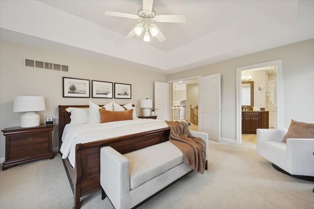 15 Gilbert Avenue, Clarendon Hills, IL 60514