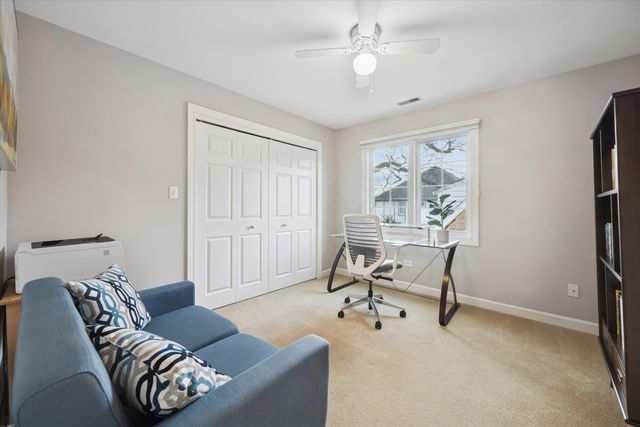 15 Gilbert Avenue, Clarendon Hills, IL 60514