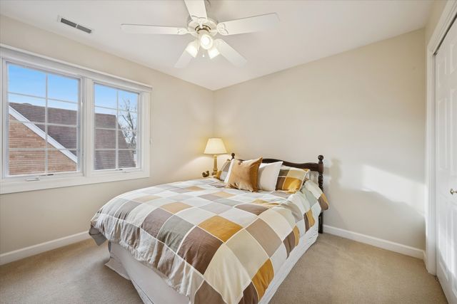 15 Gilbert Avenue, Clarendon Hills, IL 60514