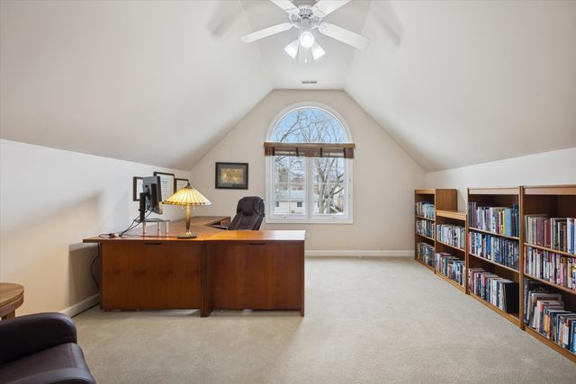 15 Gilbert Avenue, Clarendon Hills, IL 60514