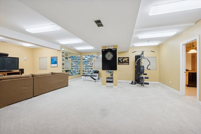 15 Gilbert Avenue, Clarendon Hills, IL 60514