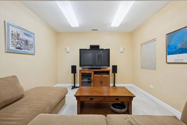 15 Gilbert Avenue, Clarendon Hills, IL 60514