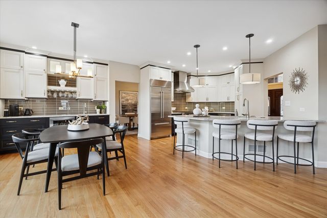 15 Gilbert Avenue, Clarendon Hills, IL 60514