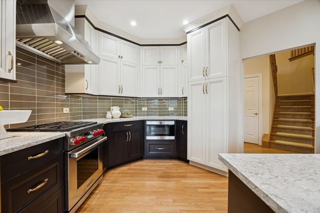 15 Gilbert Avenue, Clarendon Hills, IL 60514