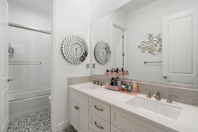 1483 Centennial Dr, Lodi, CA 95242