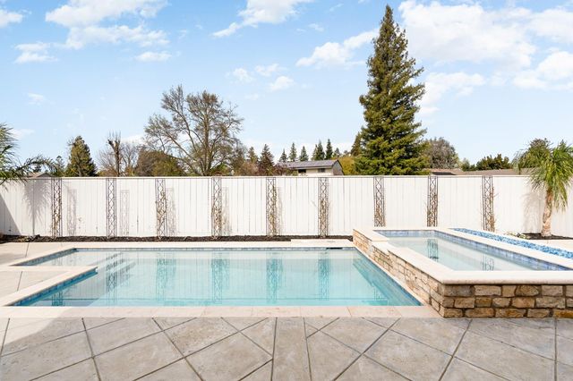 1483 Centennial Dr, Lodi, CA 95242