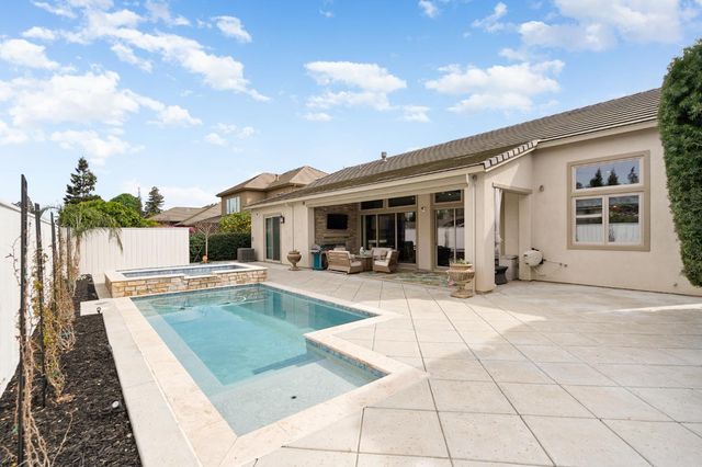 1483 Centennial Dr, Lodi, CA 95242