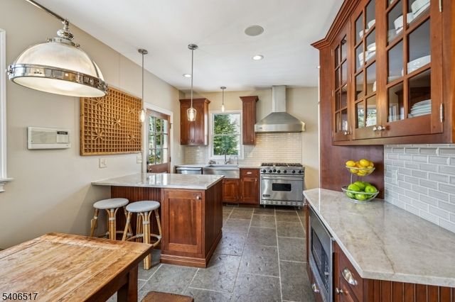 61 TULIP STREET, Summit City, NJ 07901