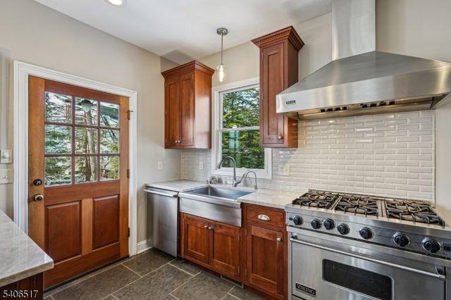 61 TULIP STREET, Summit City, NJ 07901