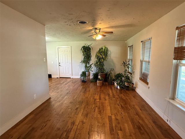 10317 Kelburn Drive, Houston, TX 77016