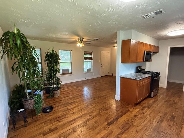 10317 Kelburn Drive, Houston, TX 77016