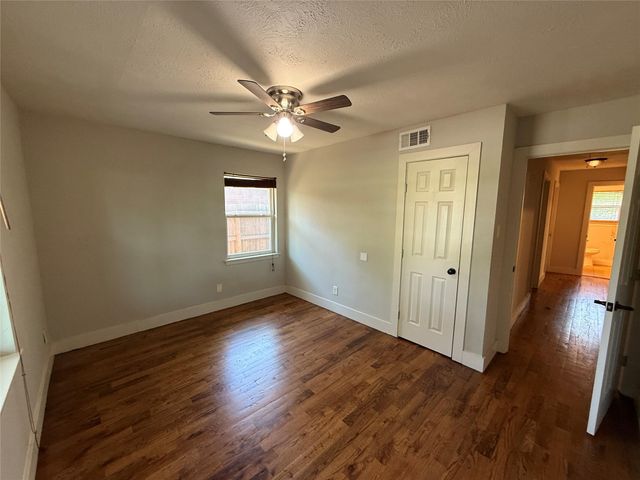 10317 Kelburn Drive, Houston, TX 77016