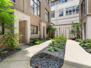 2740 N WAYNE Avenue F, Chicago, IL 60614
