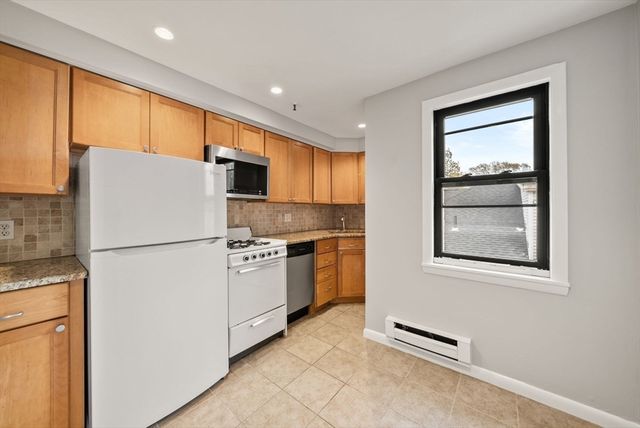 26 Commonwealth Ter 19, Boston, MA 02135