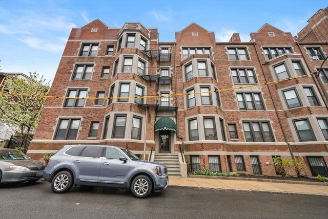 26 Commonwealth Ter 19, Boston, MA 02135