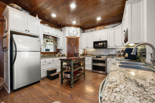 1642 County Road 234, Hico, TX 76457