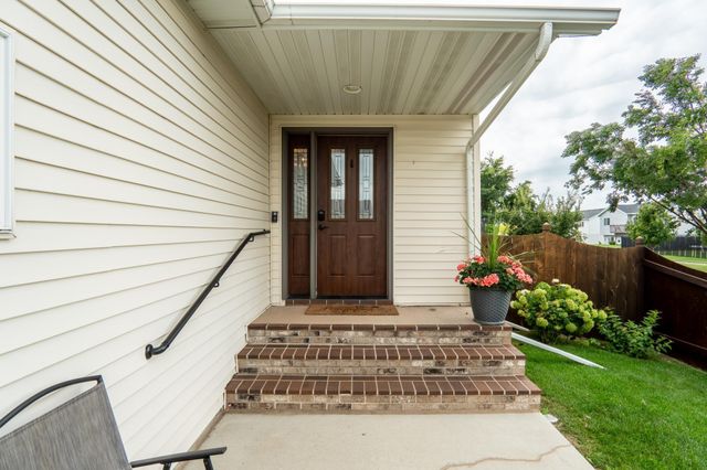 1105 37th Avenue S, Moorhead, MN 56560