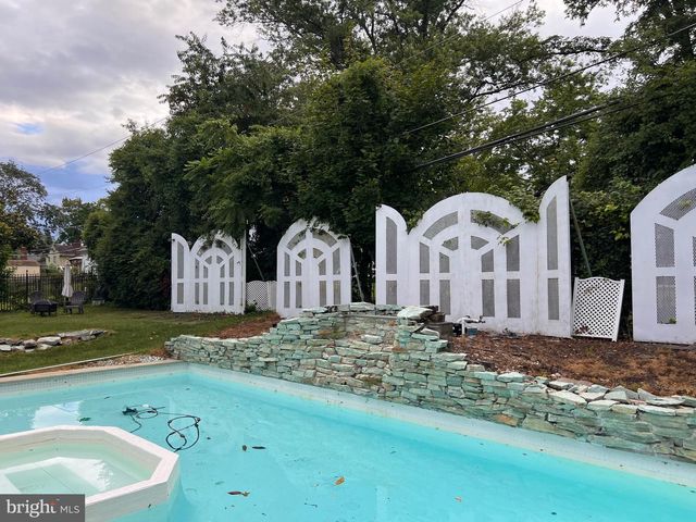1868 PINE RD, Huntingdon Valley, PA 19006