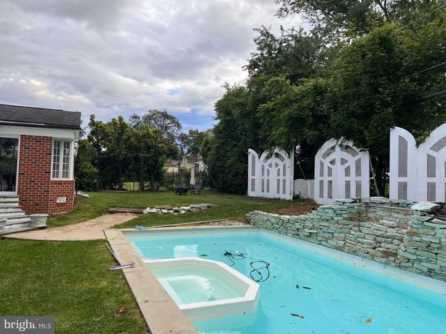 1868 PINE RD, Huntingdon Valley, PA 19006