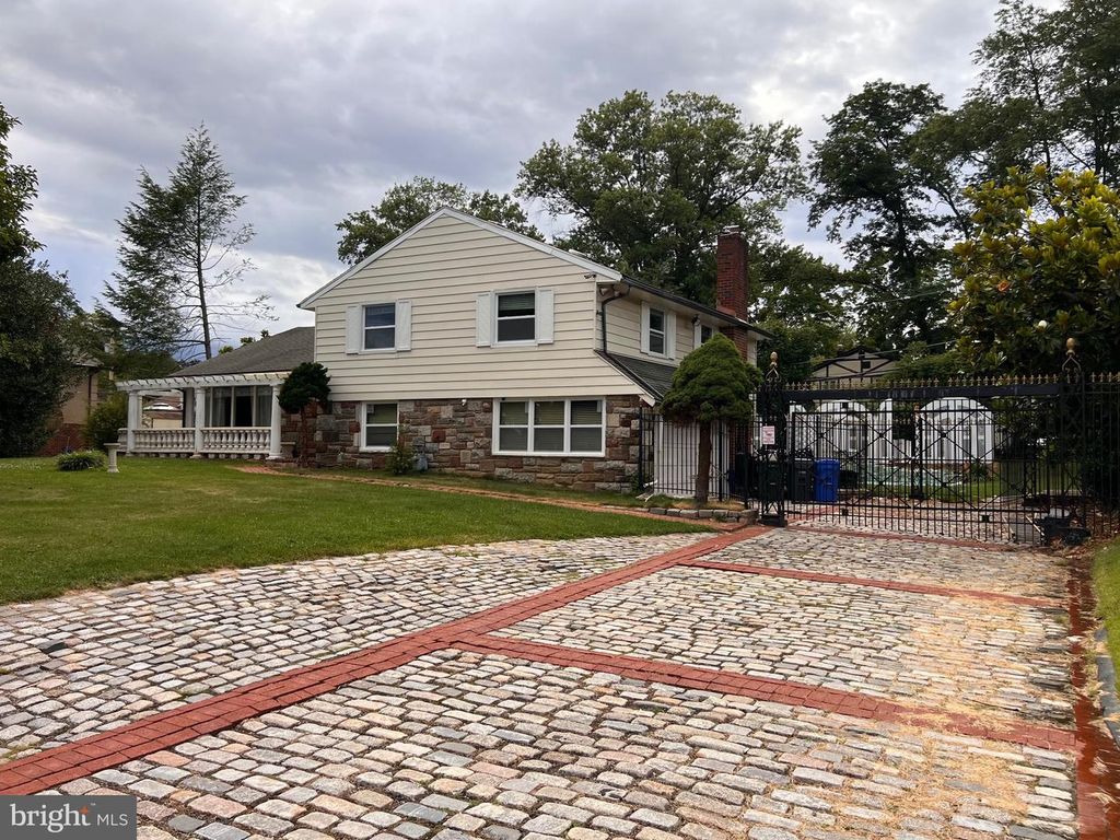 1868 PINE RD, Huntingdon Valley, PA 19006