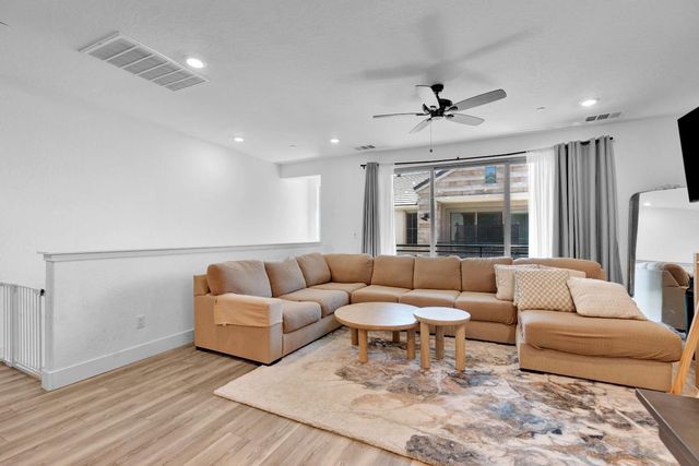 10964 N Honeysuckle Drive, Fresno, CA 93730
