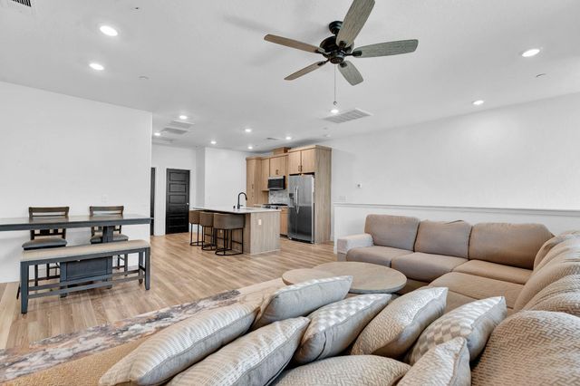 10964 N Honeysuckle Drive, Fresno, CA 93730