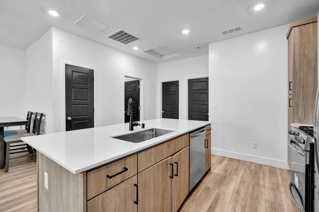 10964 N Honeysuckle Drive, Fresno, CA 93730