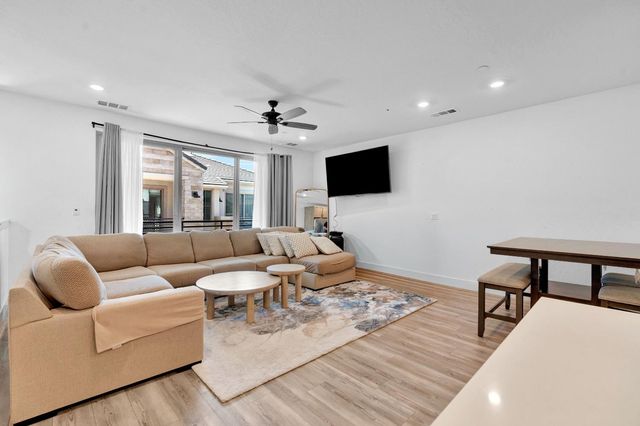 10964 N Honeysuckle Drive, Fresno, CA 93730